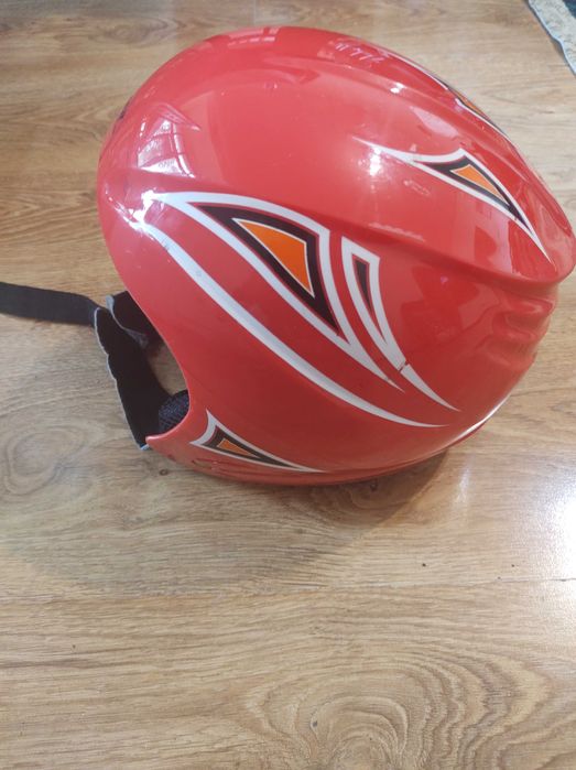 Запазена детска ски каска