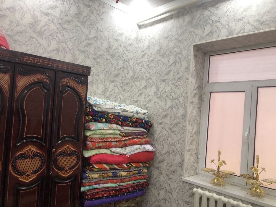 Таййор хамма шароитлари бор (8 сотих) Ховли сотилади.