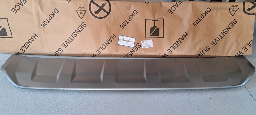 Vând accesorii spalier fata Audi Q7 , 4MO