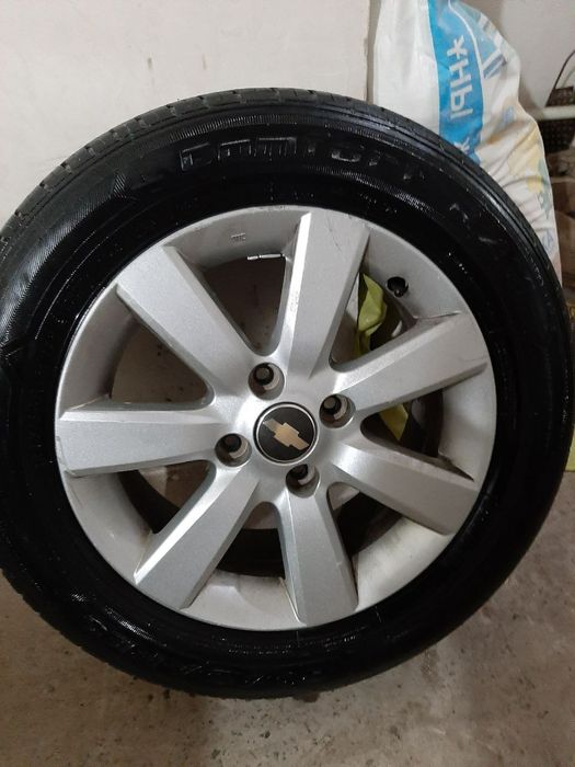 Комплект 4 дона 215/60/16 яхши холатда шина ва дискалар