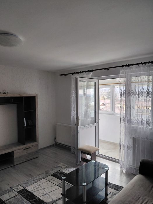 Închiriez  apartament