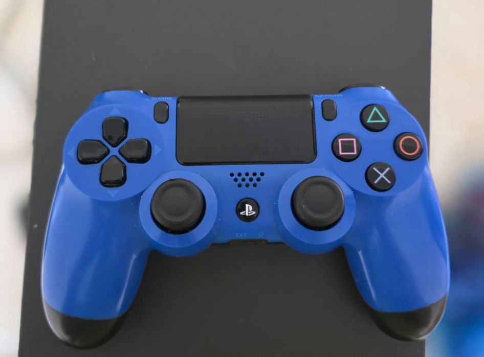 PS4 (DualShock 4