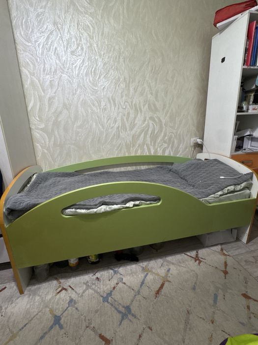 Продам кровать детскую