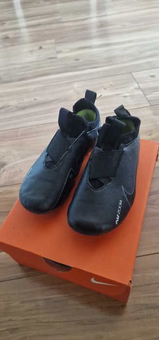 Детски футболни обувки Nike размер 29