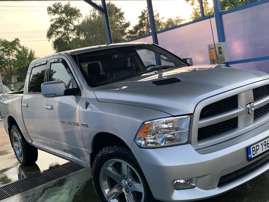 DODGE RAM 1500  5.7