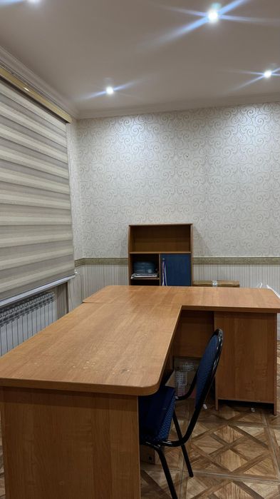 Стол с тумбой, стулья