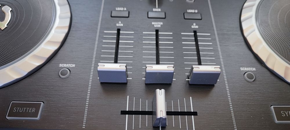 Dj Конзола контролер пулт Numark  Mixtrack