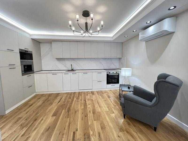 Mногостаен луксозно обзаведен апартамент в центъра на града