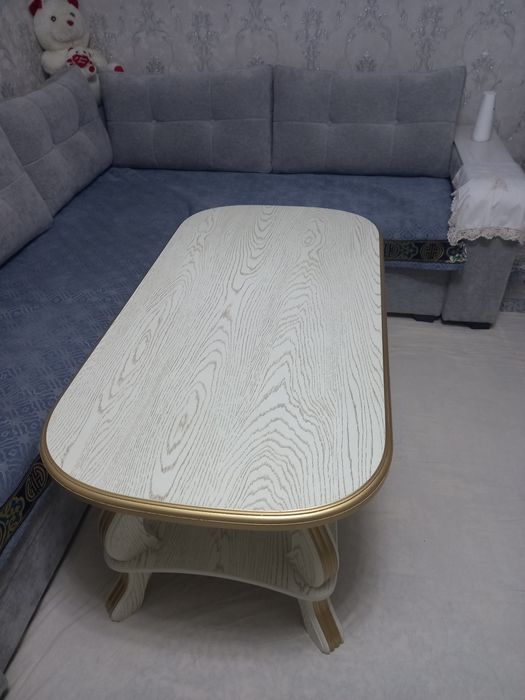 Журналный стол сотилади