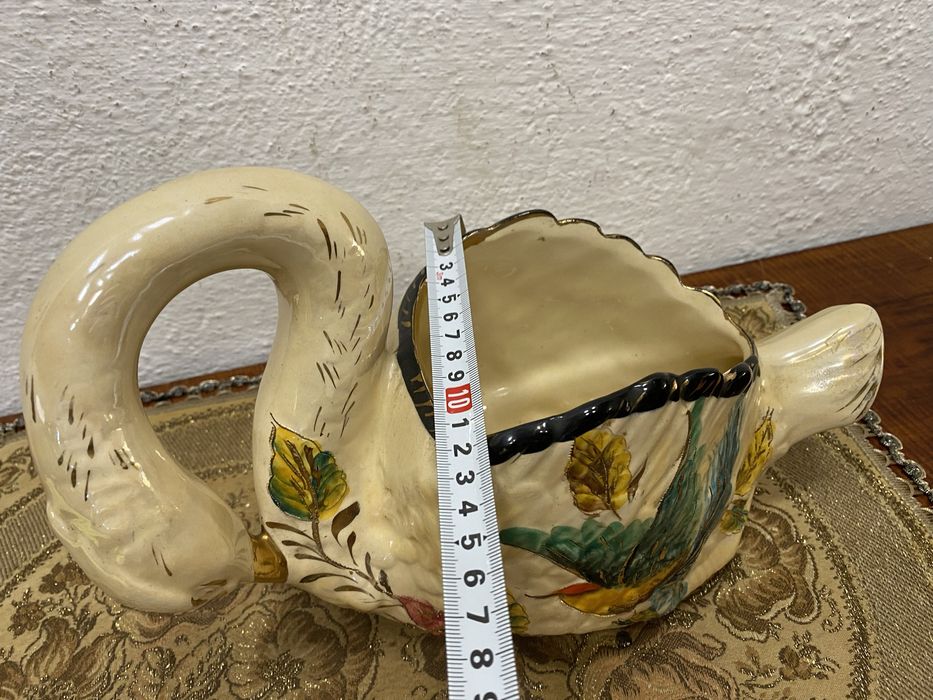 Белгийска порцеланова кашпа във формата на лебед