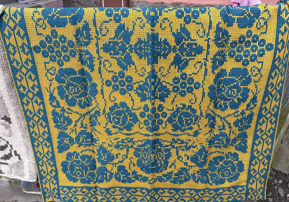 Cuverturi/Lipideu țesute manual din lână naturală