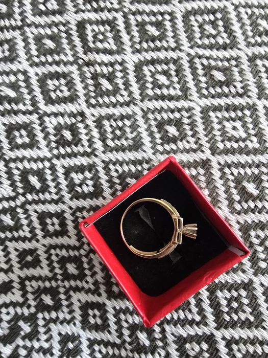 Продам золото  кольцо