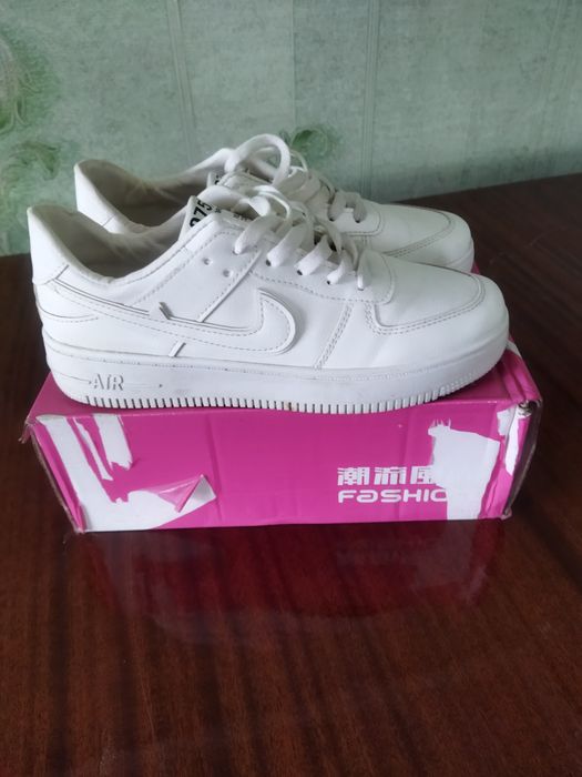 Продам мокасины женские