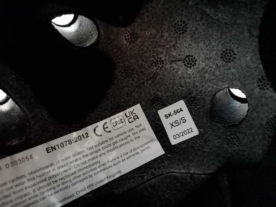 НОВА каска CORE – черна