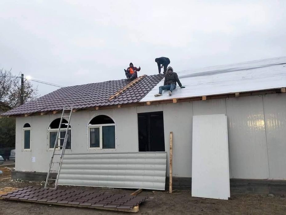 Vand case metalice din panouri sandwich termoizolante