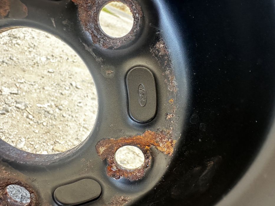 Патерица от Ford Focus 2011г 16" T125/85/16