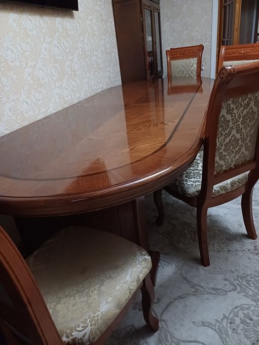 Стол и 10 стульев