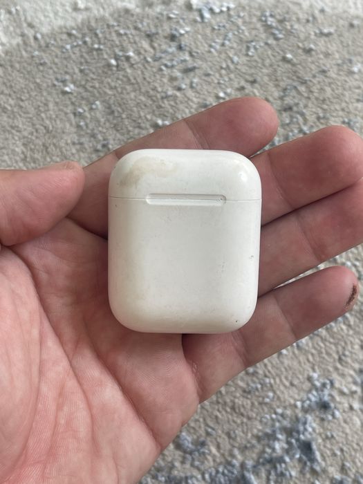 Airpods футляры сатылады.