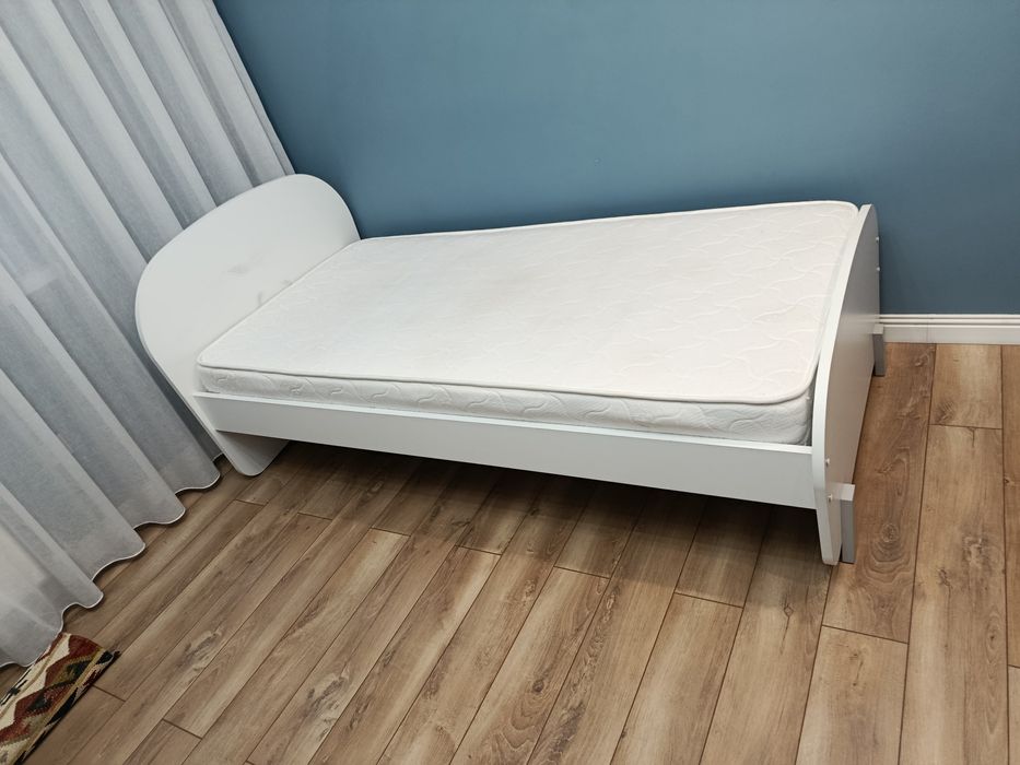 Кровать хорошая крепкая