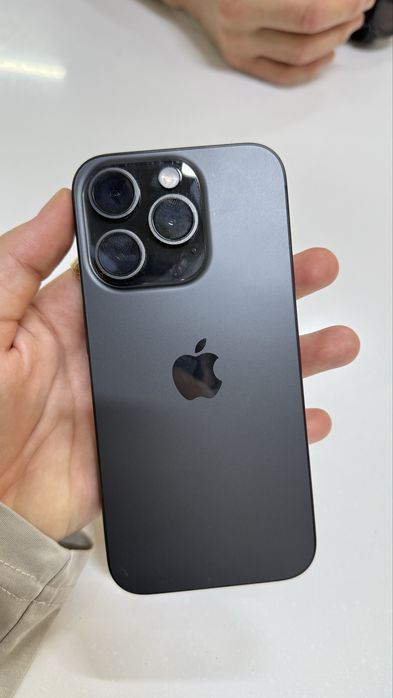 iPhone 15 Pro 256 ГБ, Black Titanium отличное состояние