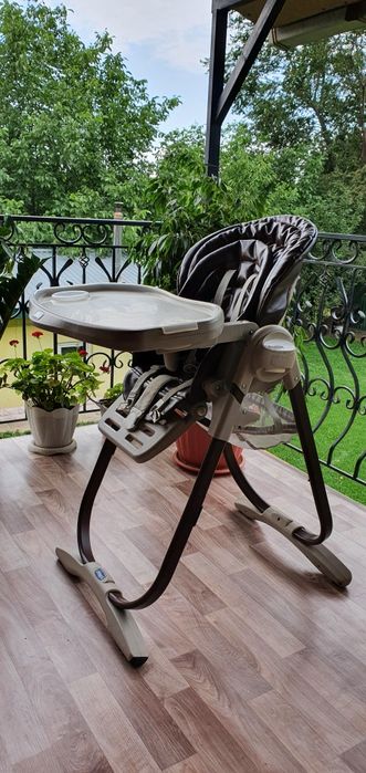 Детское кресло для кормления Chicco.