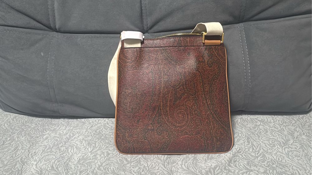Продам барсетку ETRO