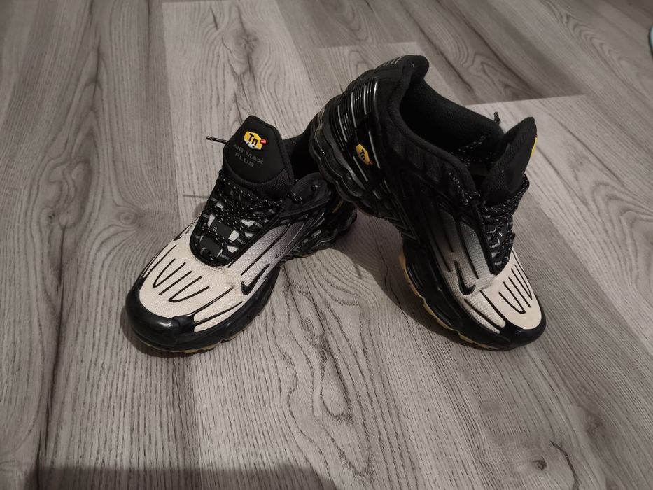 Vănd adidași Nike tn în stare foarte bună.