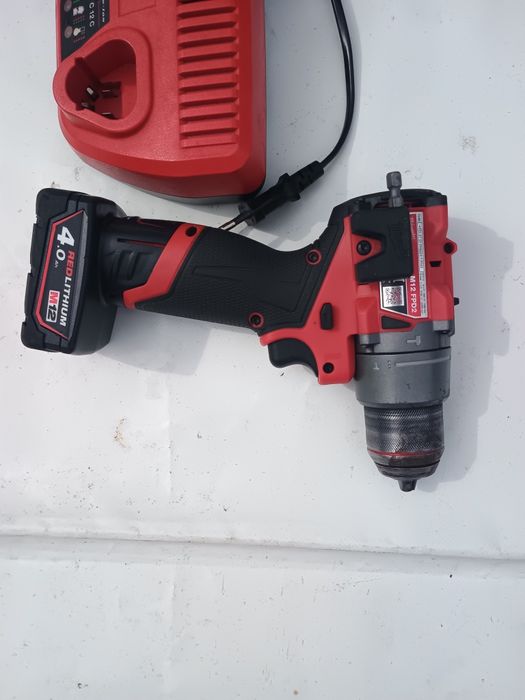 Set milwaukee fid2 și fpd2 , 2 baterii și incarcator