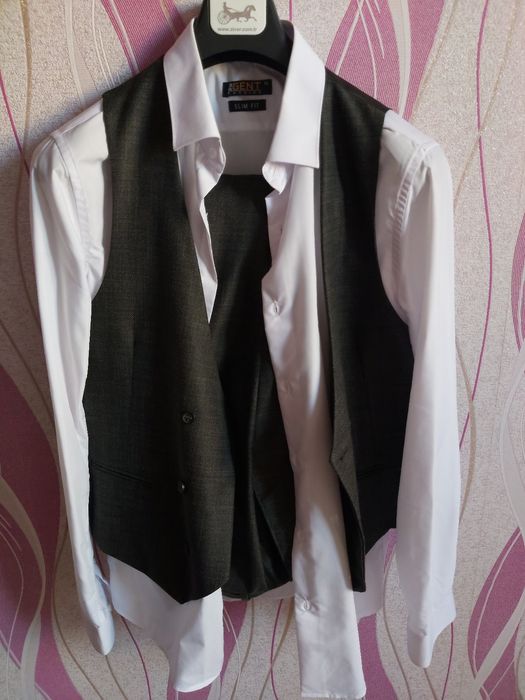 Продается мужской костюм 48рр