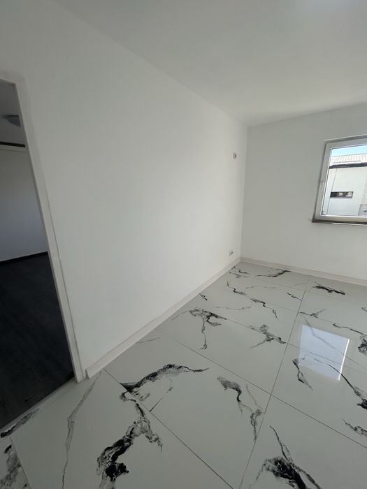 Vand apartament cu 2 camere