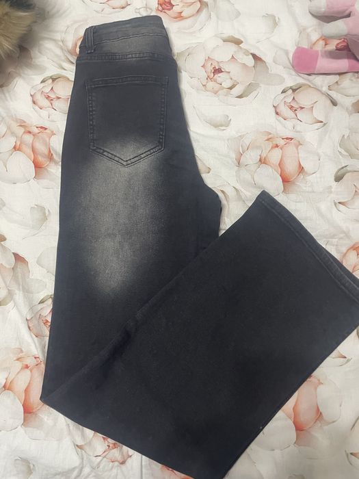 Vand blugi negru-gri cu pietricele , noi , mar xs