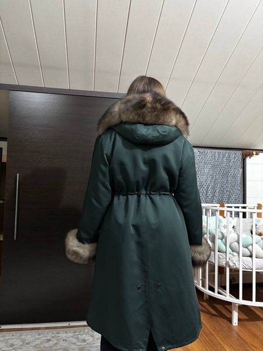 Продам парку с натуральным мехом