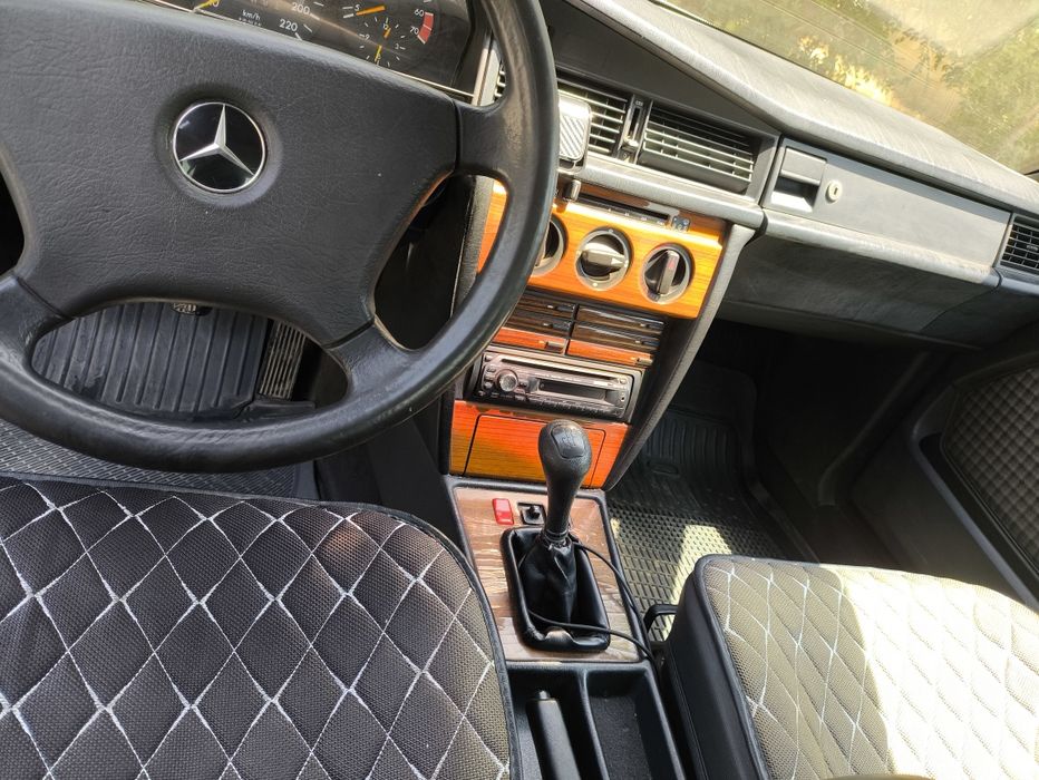 Mercedes-Benz 190, 1992 год, 2 л