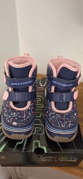 Cizme Skechers pentru fete marime 26 in stare buna