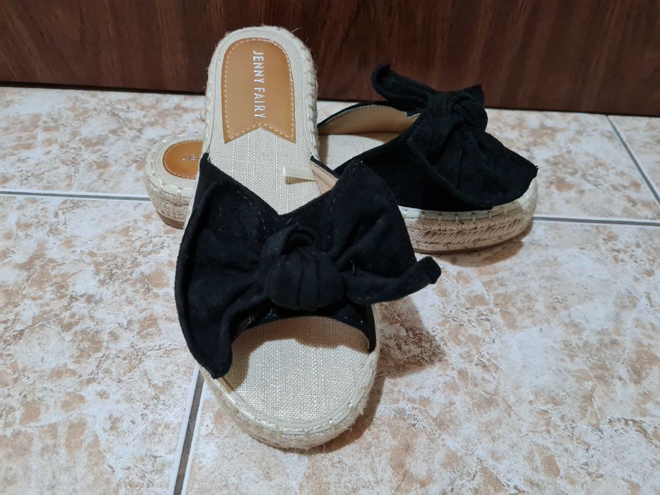 Дамски черни чехли