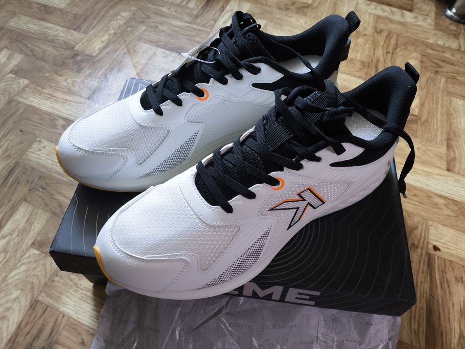 Новые кроссовки KELME 44рр