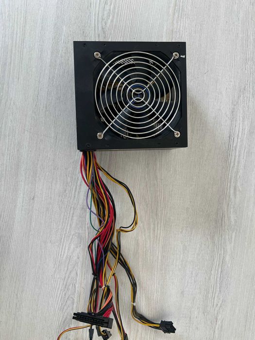 Заголовок: Блок питания AVT 550W (P4-550W) — Надежный / 120mm Fan