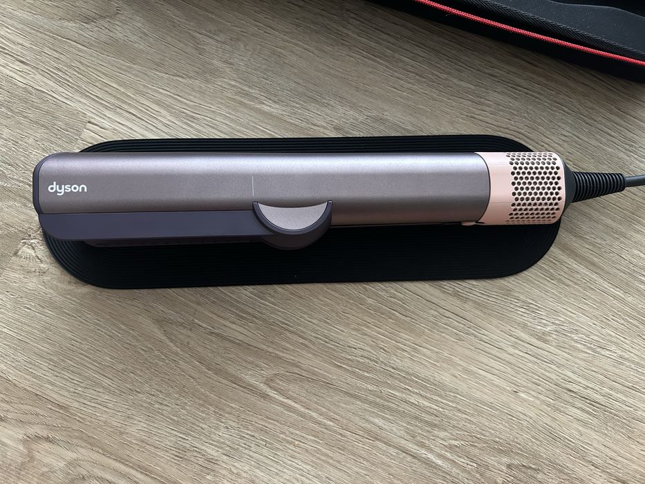 Dyson Airstrait HT01
