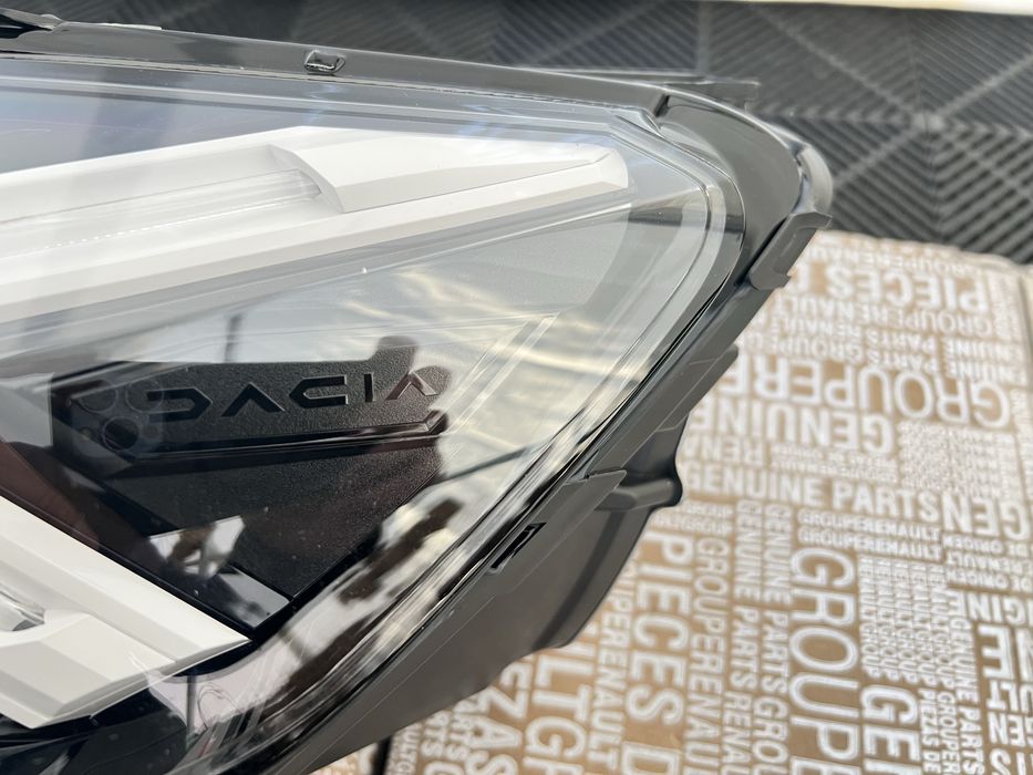 Faruri far stanga dreapta complete originale Dacia Logan Jogger 2023+ noi originale Dacia