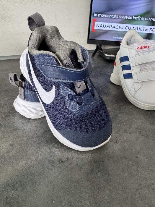 Adidasi copii marimea 25/22