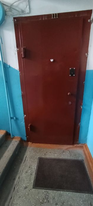 Металлическая дверь б/у