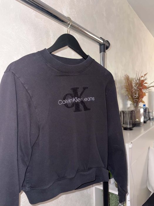 Оригинален черен суичър Calvin Klein Jeans с монограм. Размер S.