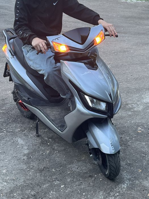 Продам скутер M8