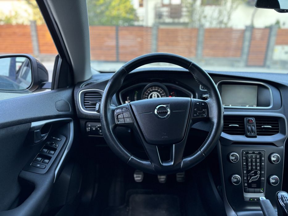 Volvo v40 R design model 2017