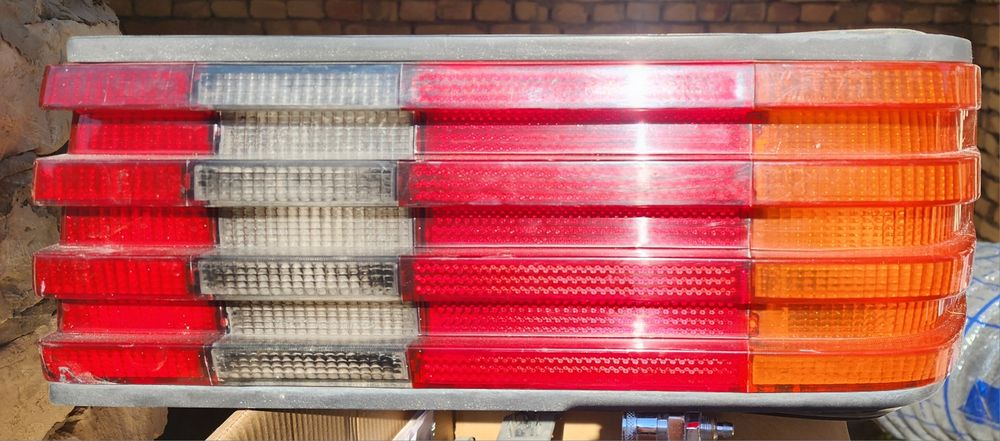 Продаётся задний стоп от мерседес 126