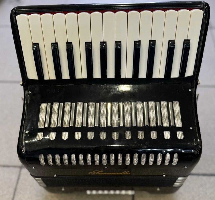 Amanet Next Generation, Acordeon Serenelli