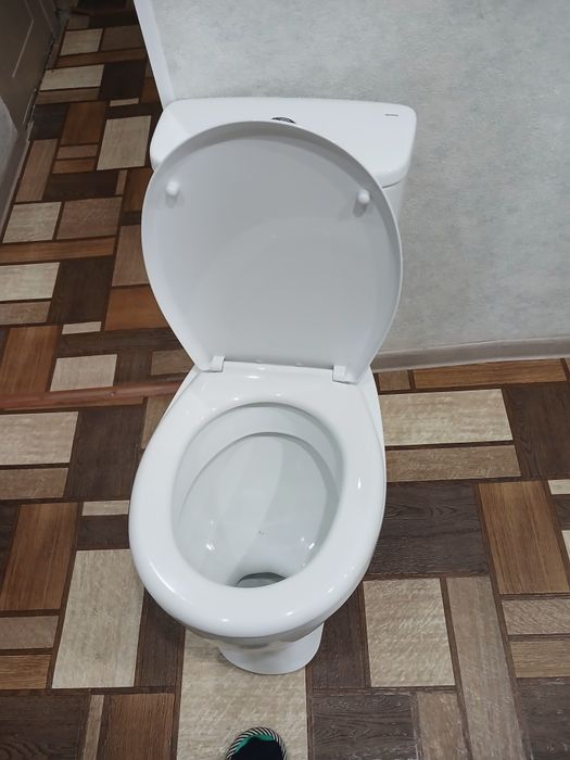Продам унитаз санита