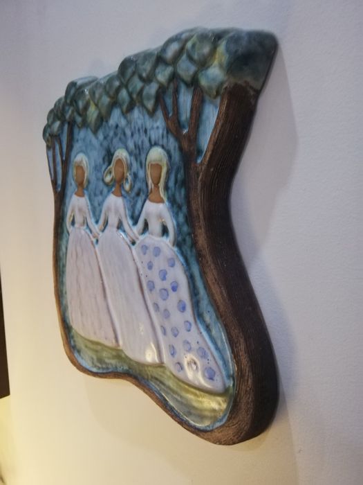 Много красива керамична картина.