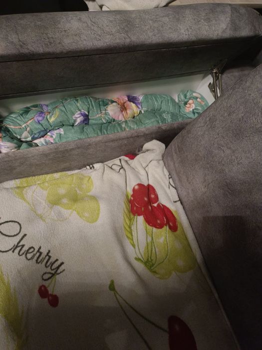 Продам диван в хорошем состоянии.