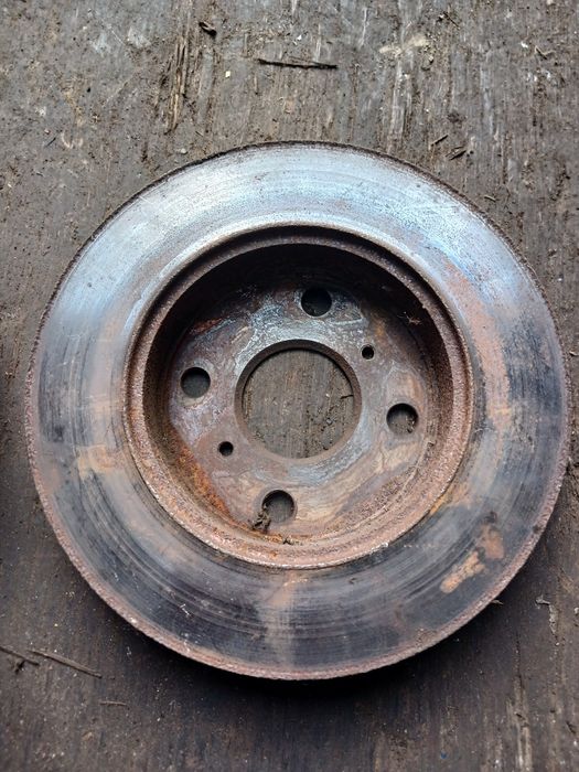 Тормозной диск Тоета Старлет